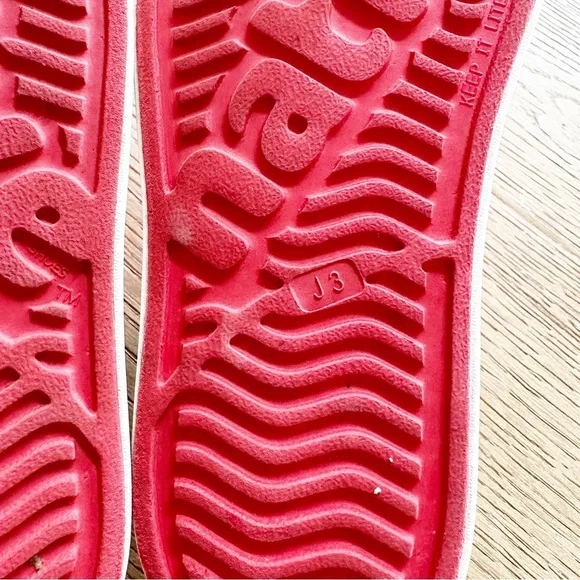 Native x Disney Minnie Mouse Red Jefferson Sneakers - Picture 6 of 8